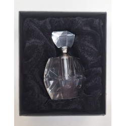 Flacon de parfum dans boîte cadeau