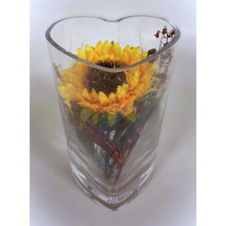 Composition Fleurs artificielles dans Vase coeur